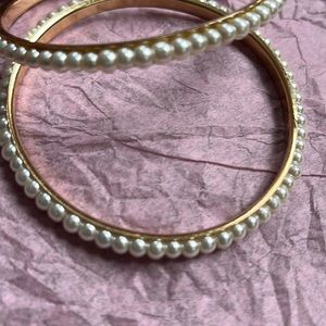 Gold and pearl tone beaded bracelet